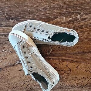 Size 8 Women's Malibu Blowfish slate gray slip-on